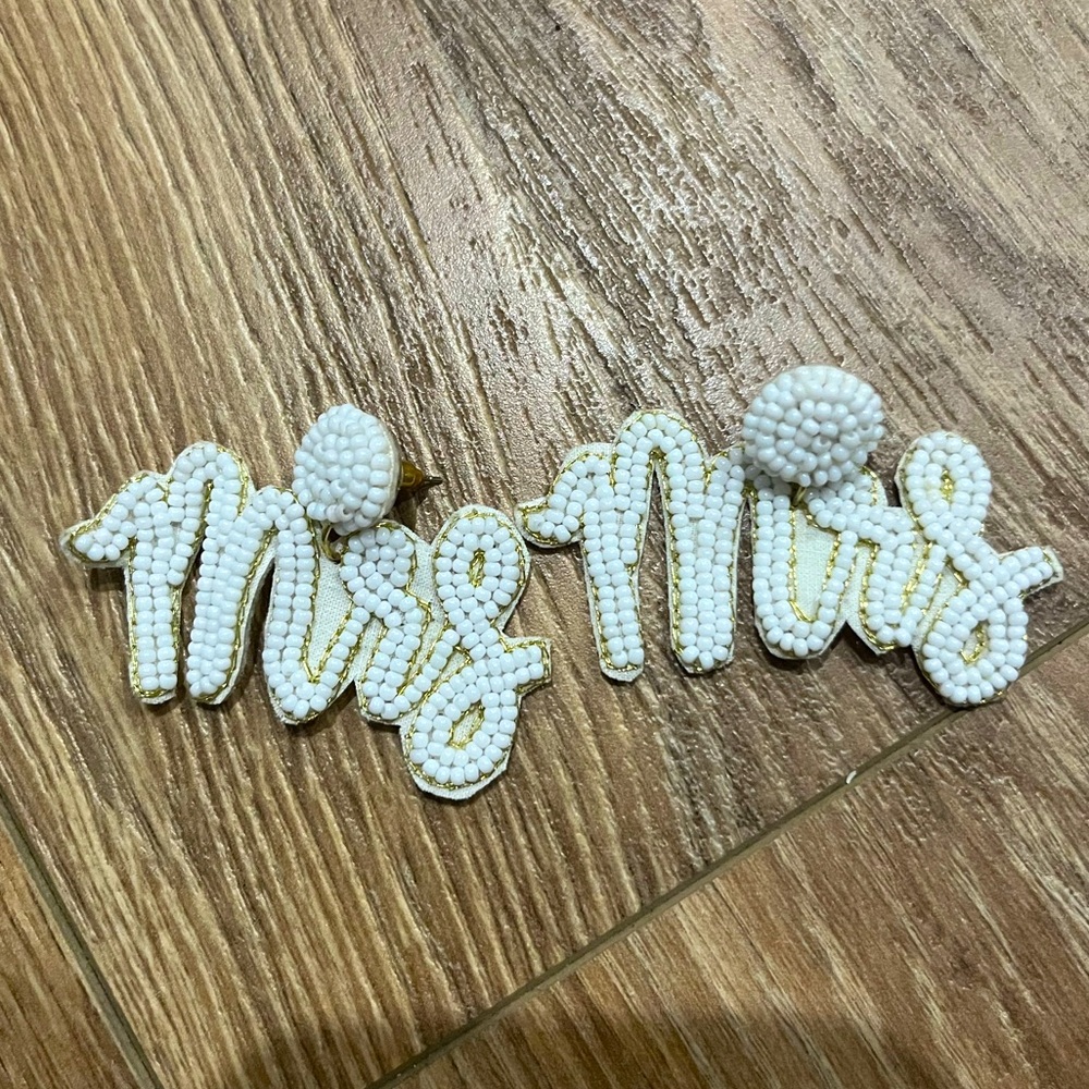 Mrs White Beaded Earrings NWOT